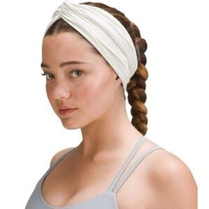 ⚡️ Lululemon Ribbed Nulu Twist-Front Headband